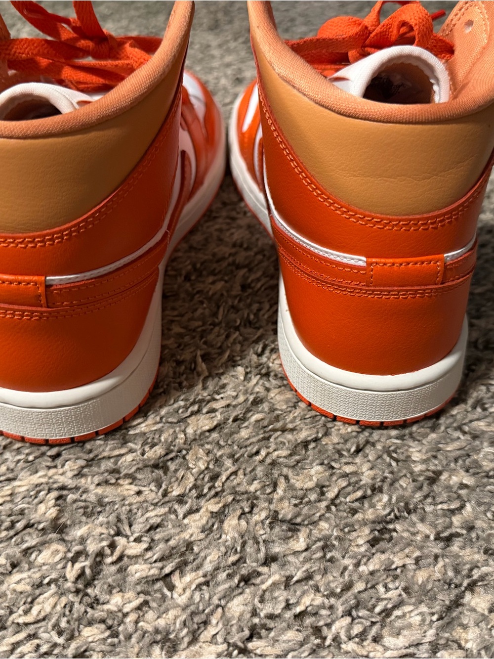 Women's jordan 1 size 8.5 Orange and White - Picture 4 of 4